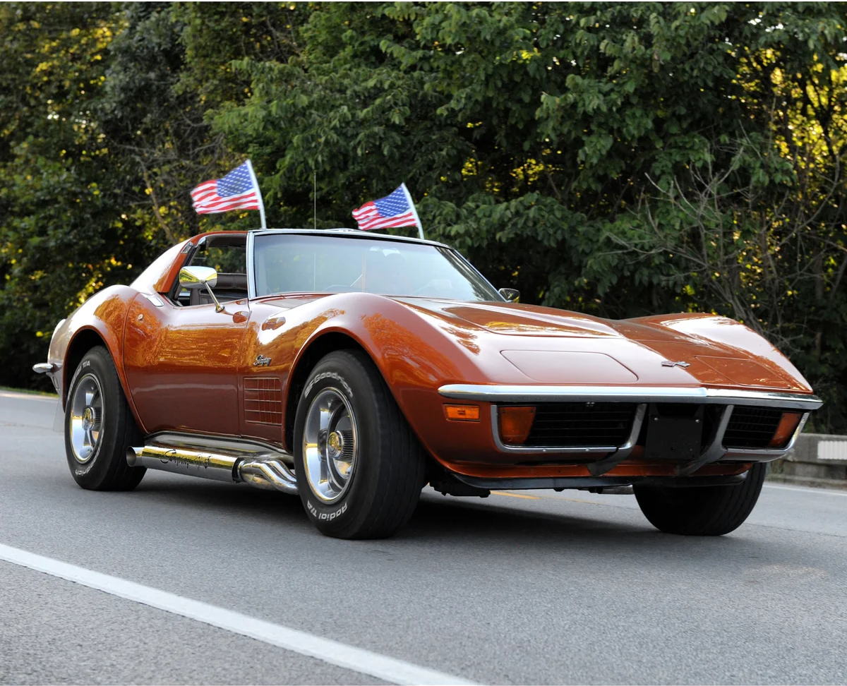 1963-1982 Parade Flags - Windshield Mount